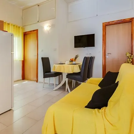 Dalmatian With Tavern 2. Apartment *
